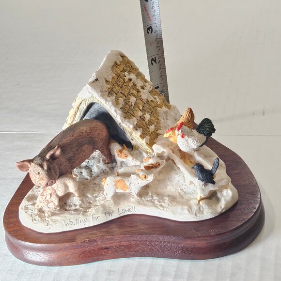 Lowell Davis "Waiting For Mr Lowell" Christmas 1993 Figurine Pigs Chickens - Picture 12 of 12
